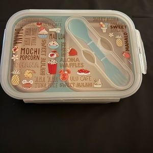 Disney Aulani expandable lunch box